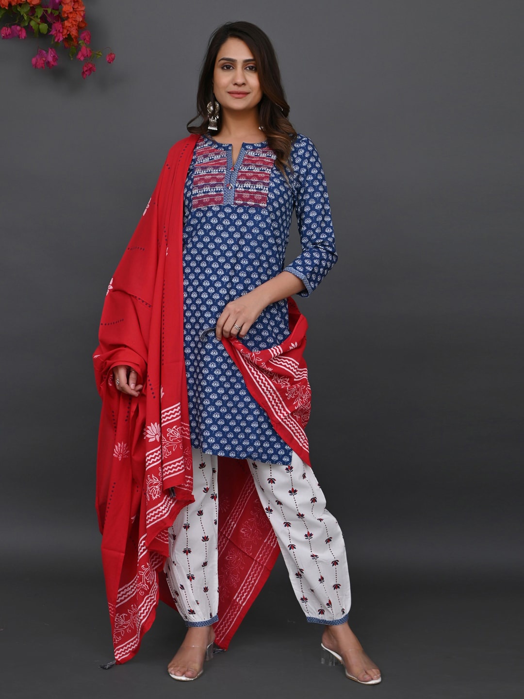

PRAKRTEE Ethnic Motifs Printed Pure Cotton Kurta With Salwar & Dupatta, Navy blue