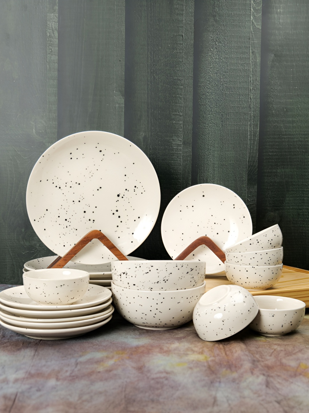 

ARTYSTA BEAUTIFYING LIVES Cream & Black 20 Pieces Printed Ceramic Glossy Dinner Set