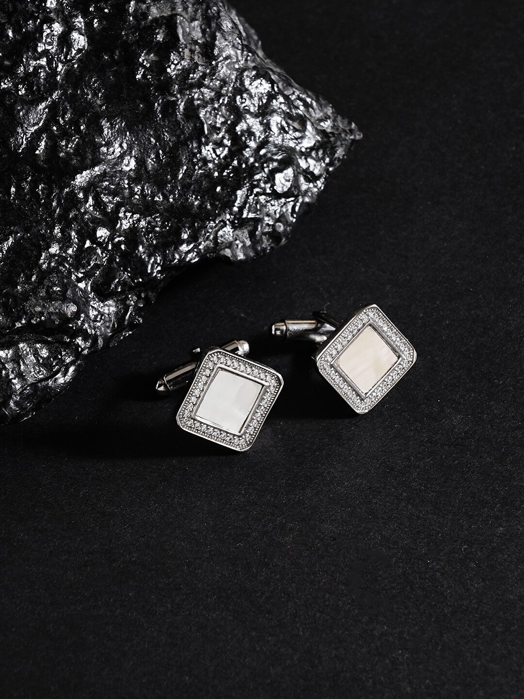 

ZORD Men Silver-Plated Textured Mother Of Pearl Sterling Silver Cufflink