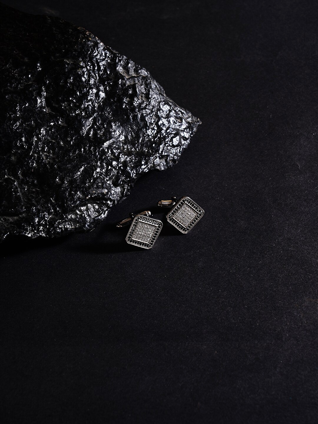 

ZORD Men Silver-Plated Textured Sterling Silver Cufflink