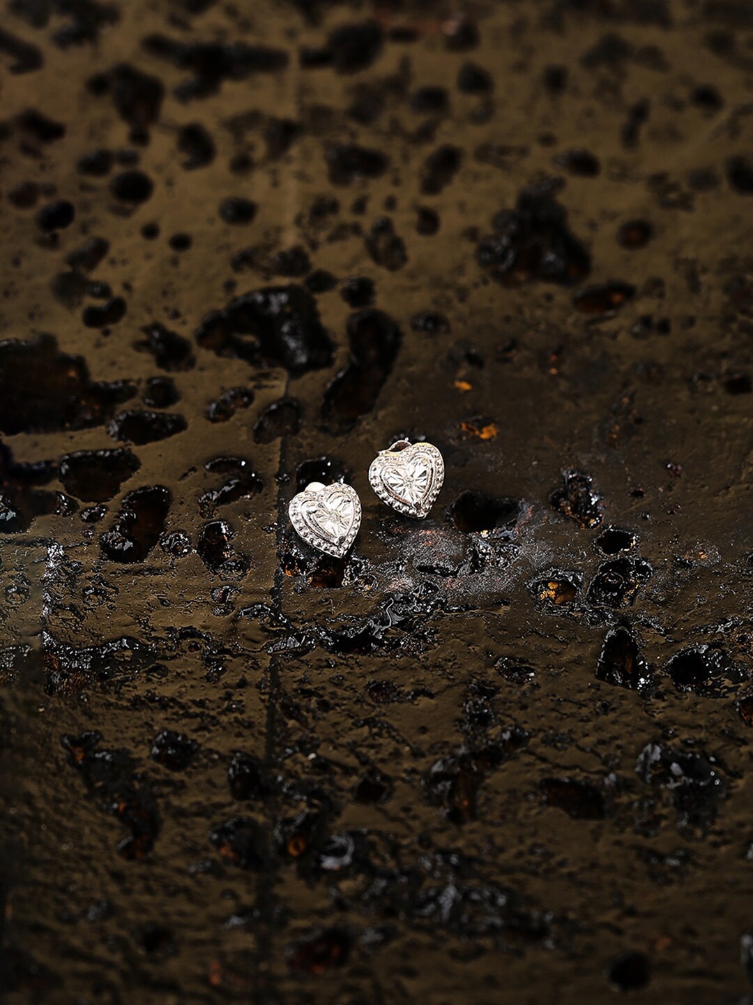 

ZORD Men Silver-Plated 925 Sterling Silver Studded Heart Shaped Studs