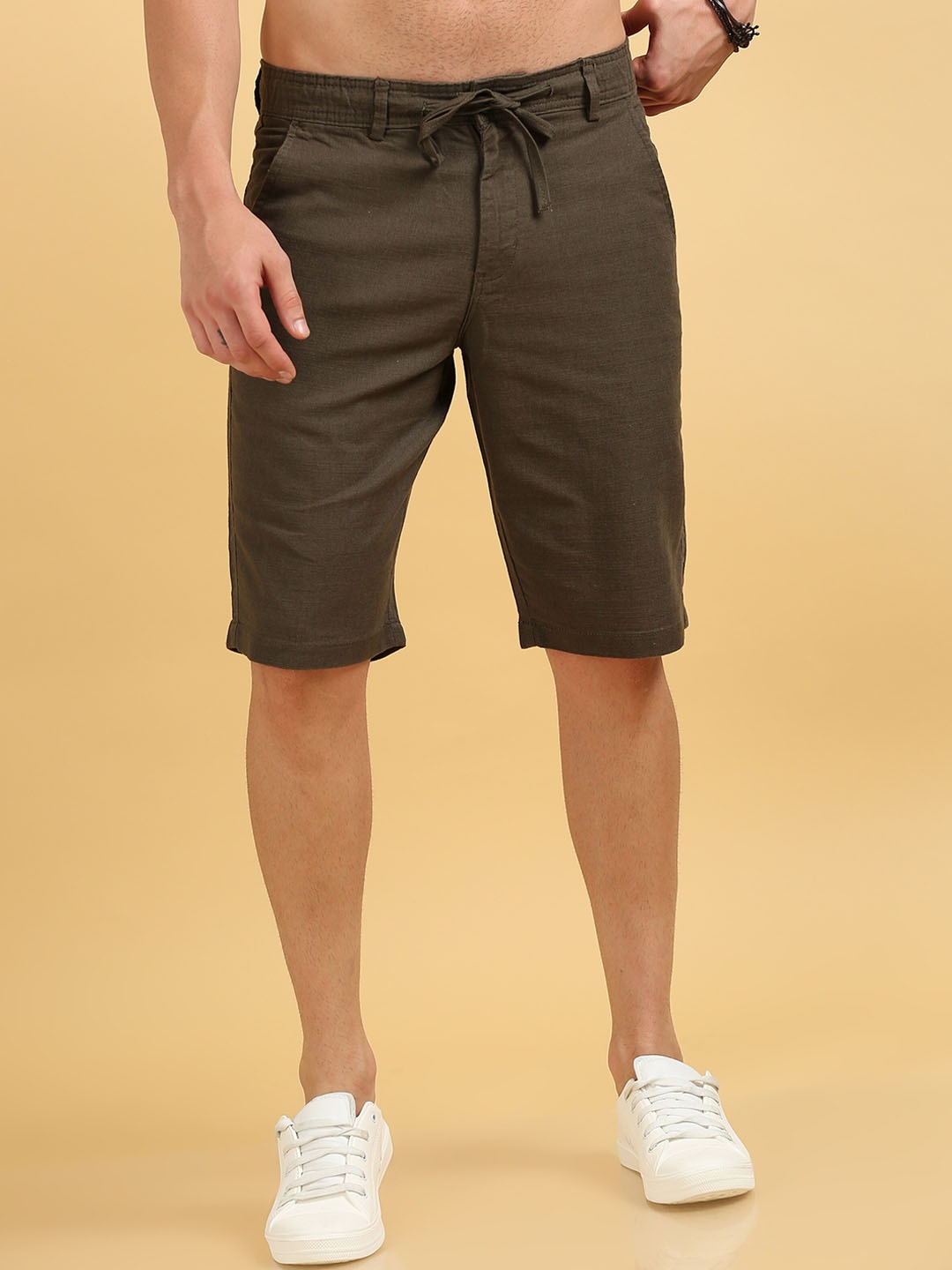 

CAZZBA Men Mid-Rise Linen Chino Shorts, Green