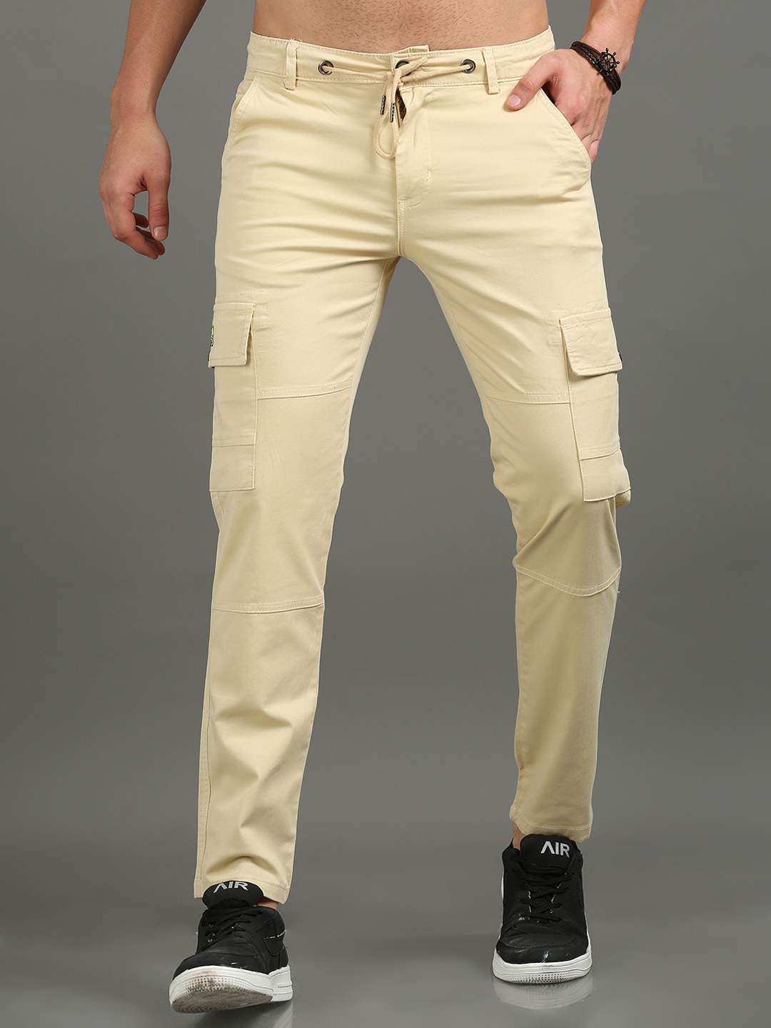 

CAZZBA Men Mid Rise Cotton Cargos Trousers, Cream