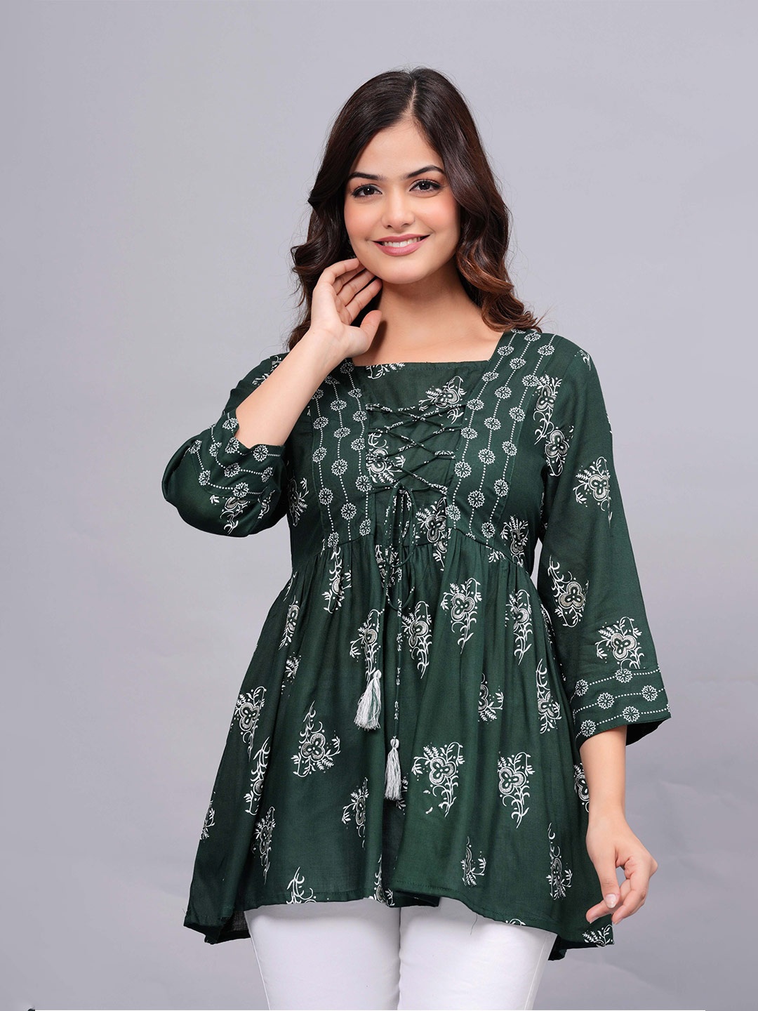 

Bachuu Floral Printed Lace Up Empire Top, Green