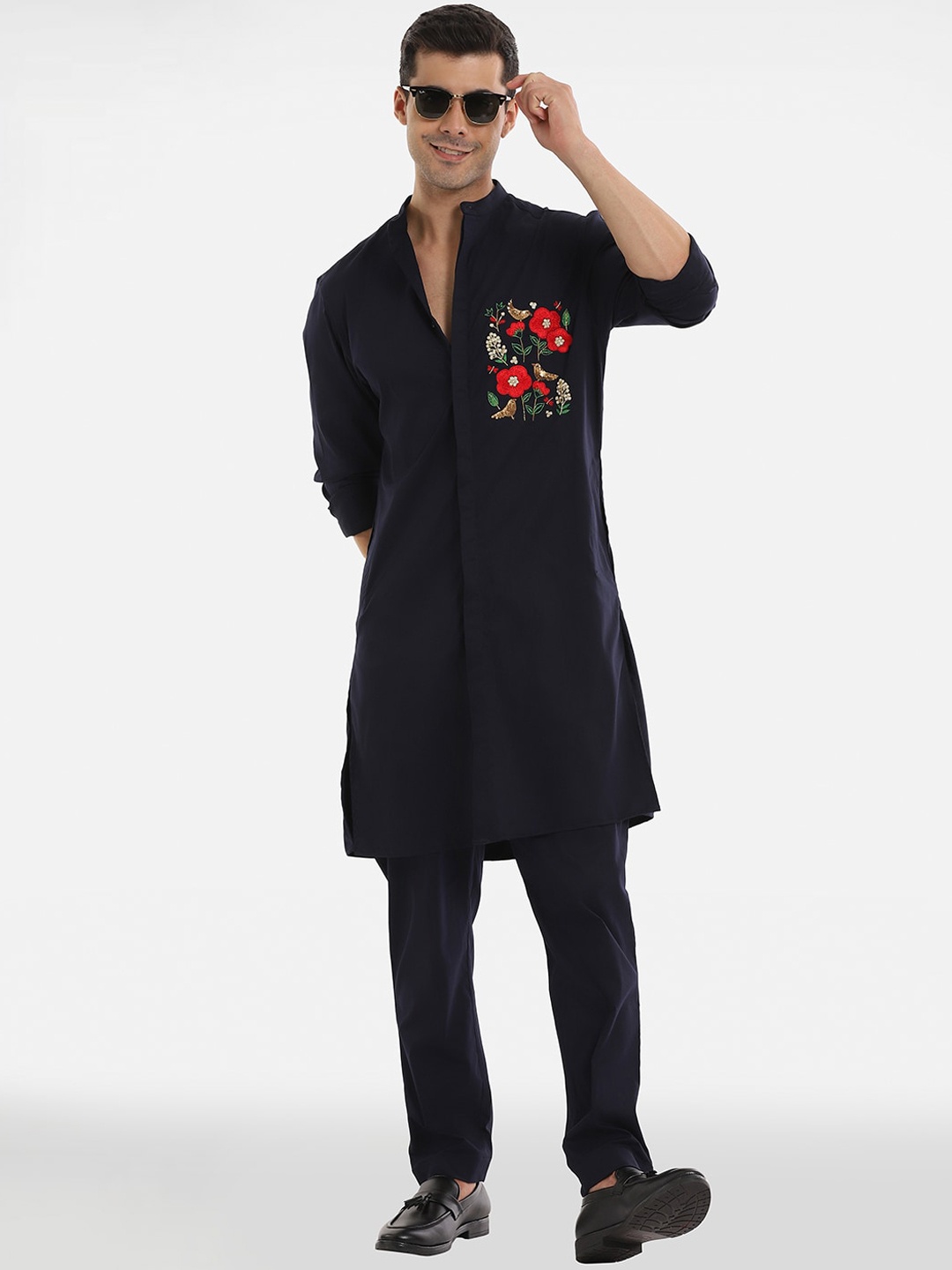 

Komal Kothari Floral Embroidered Sequined Pure Cotton Kurta with Pyjamas, Black