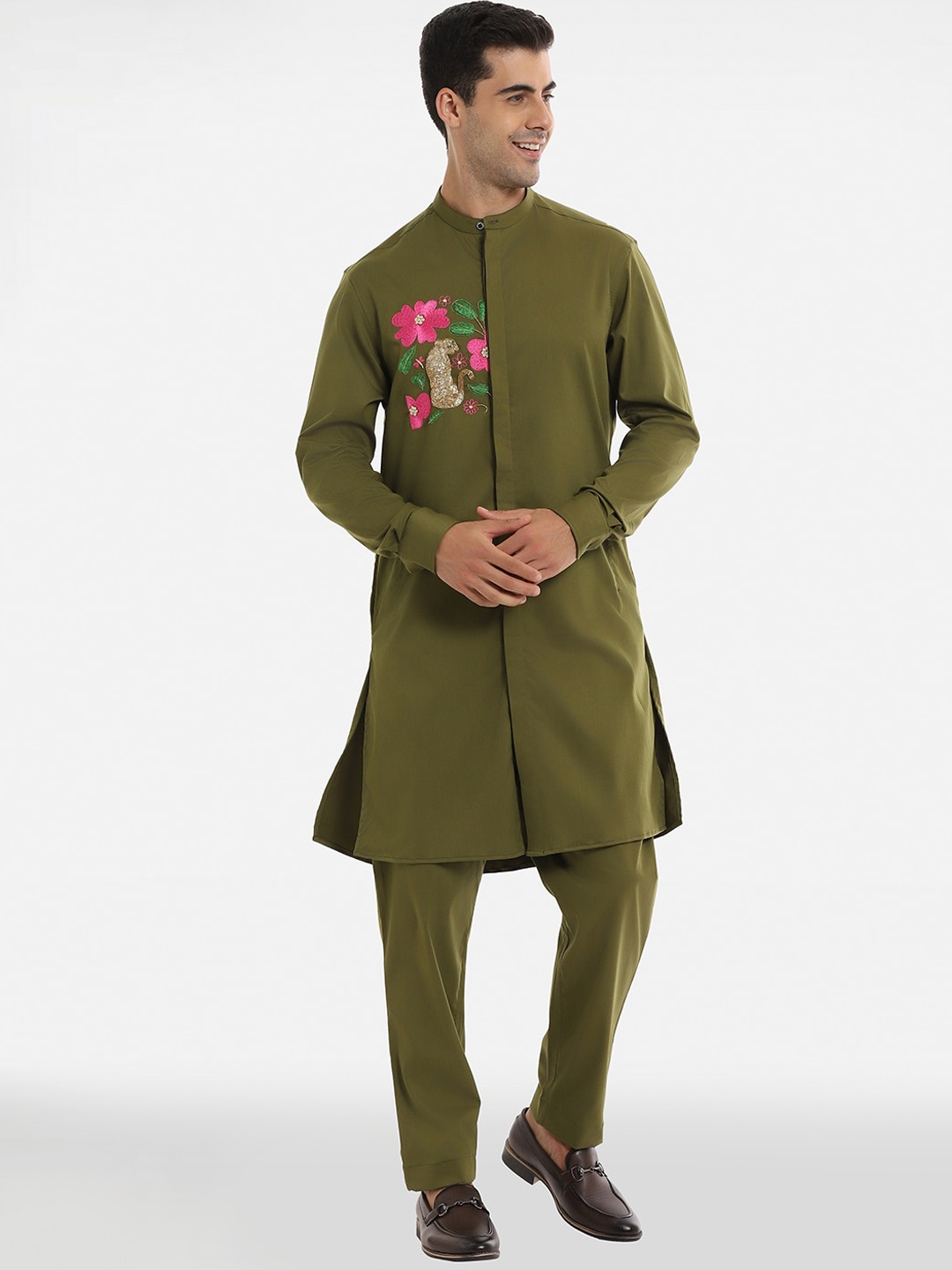 

Komal Kothari Floral Embroidered Sequined Pure Cotton Kurta with Pyjamas, Green