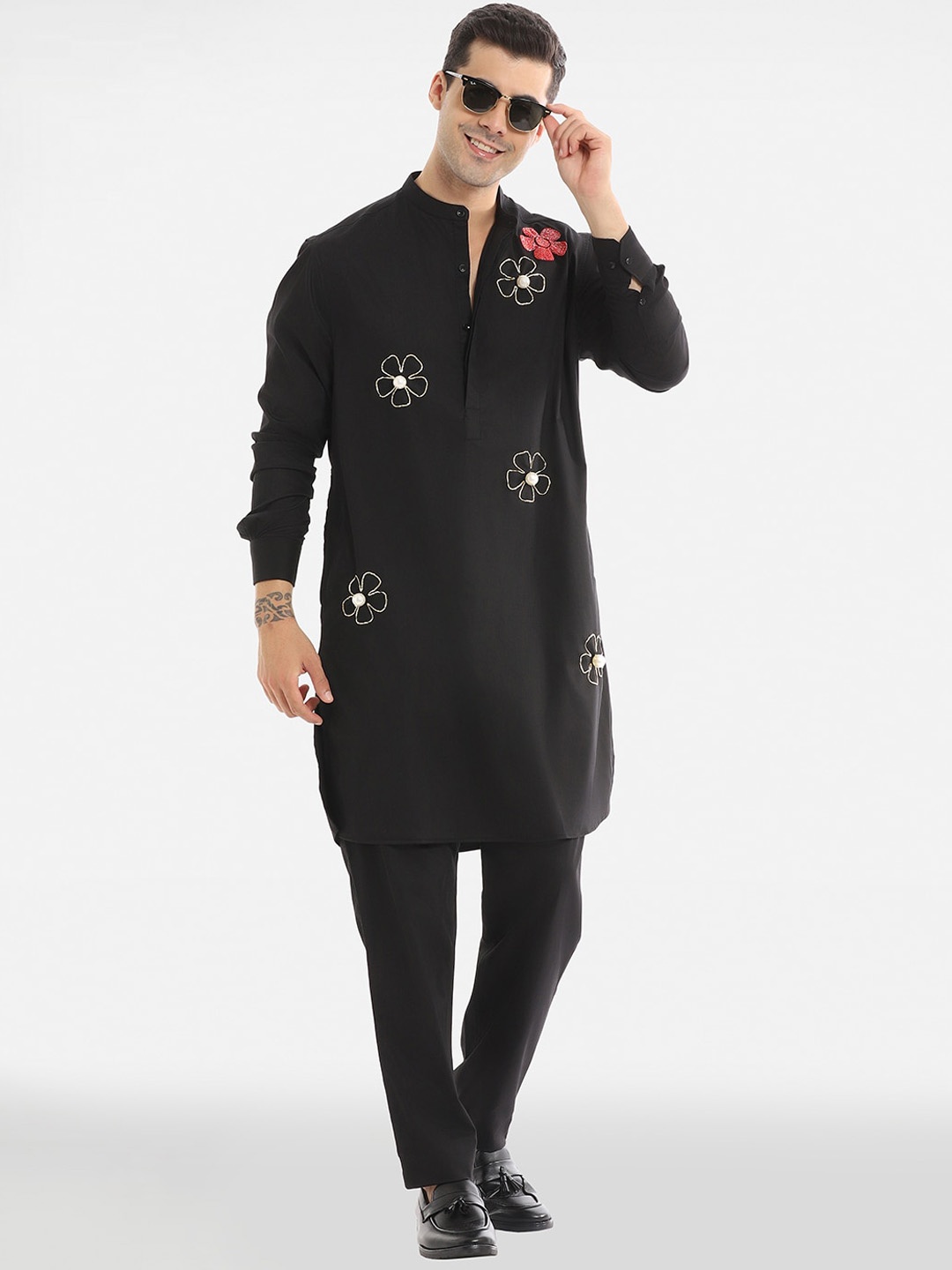 

Komal Kothari Floral Embroidered Beads Detail Sequined Pure Cotton Kurta with Pyjamas, Black