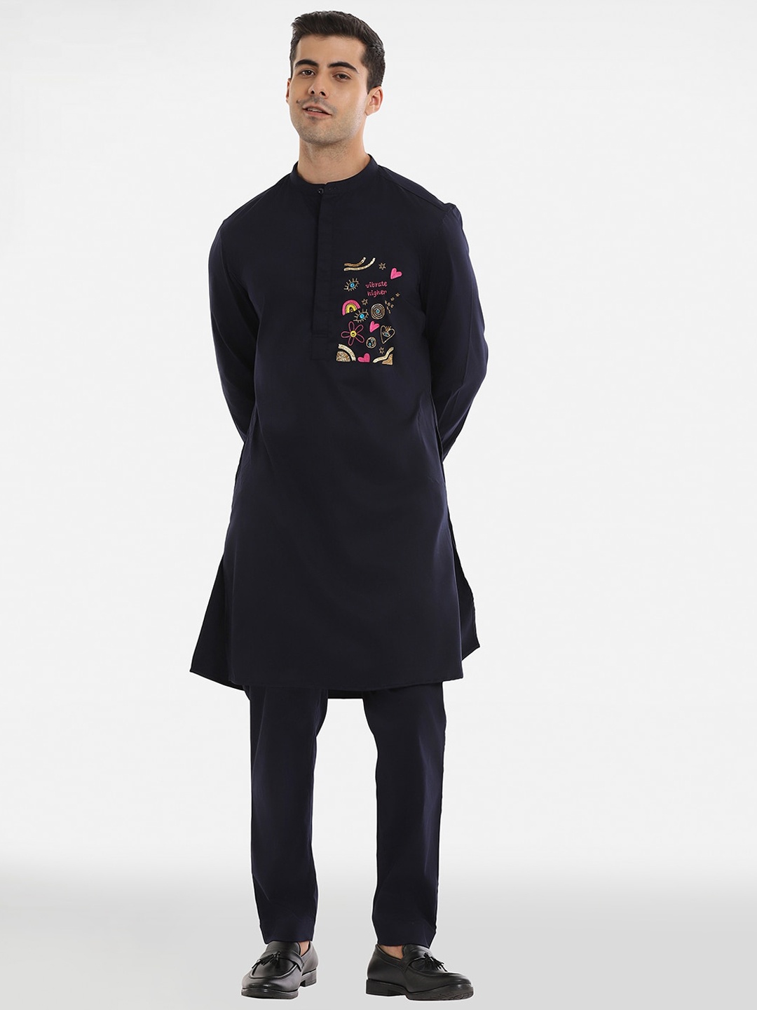 

Komal Kothari Band Collar Sequined Pure Cotton Kurta with Pyjamas, Black