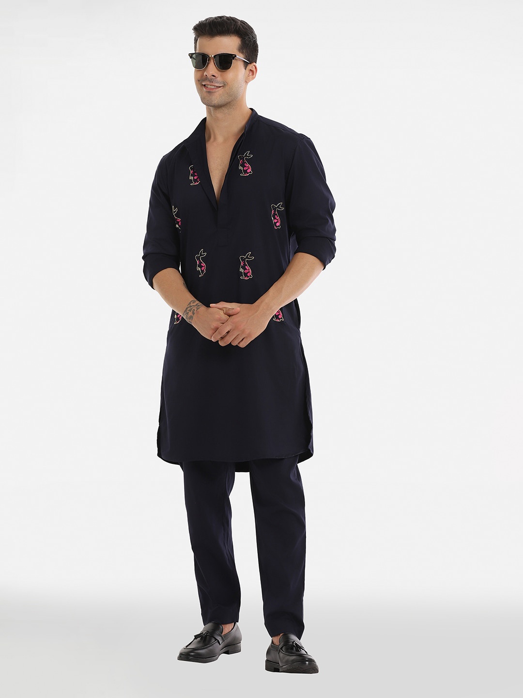 

Komal Kothari Embroidered Sequined Pure Cotton Kurta with Pyjamas, Black