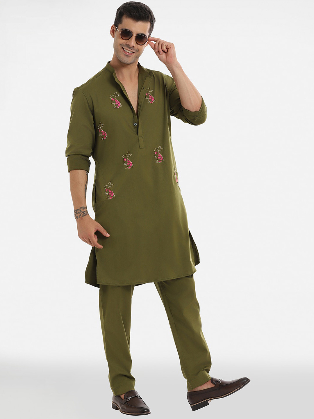 

Komal Kothari Embroidered Sequined Pure Cotton Kurta with Pyjamas, Green