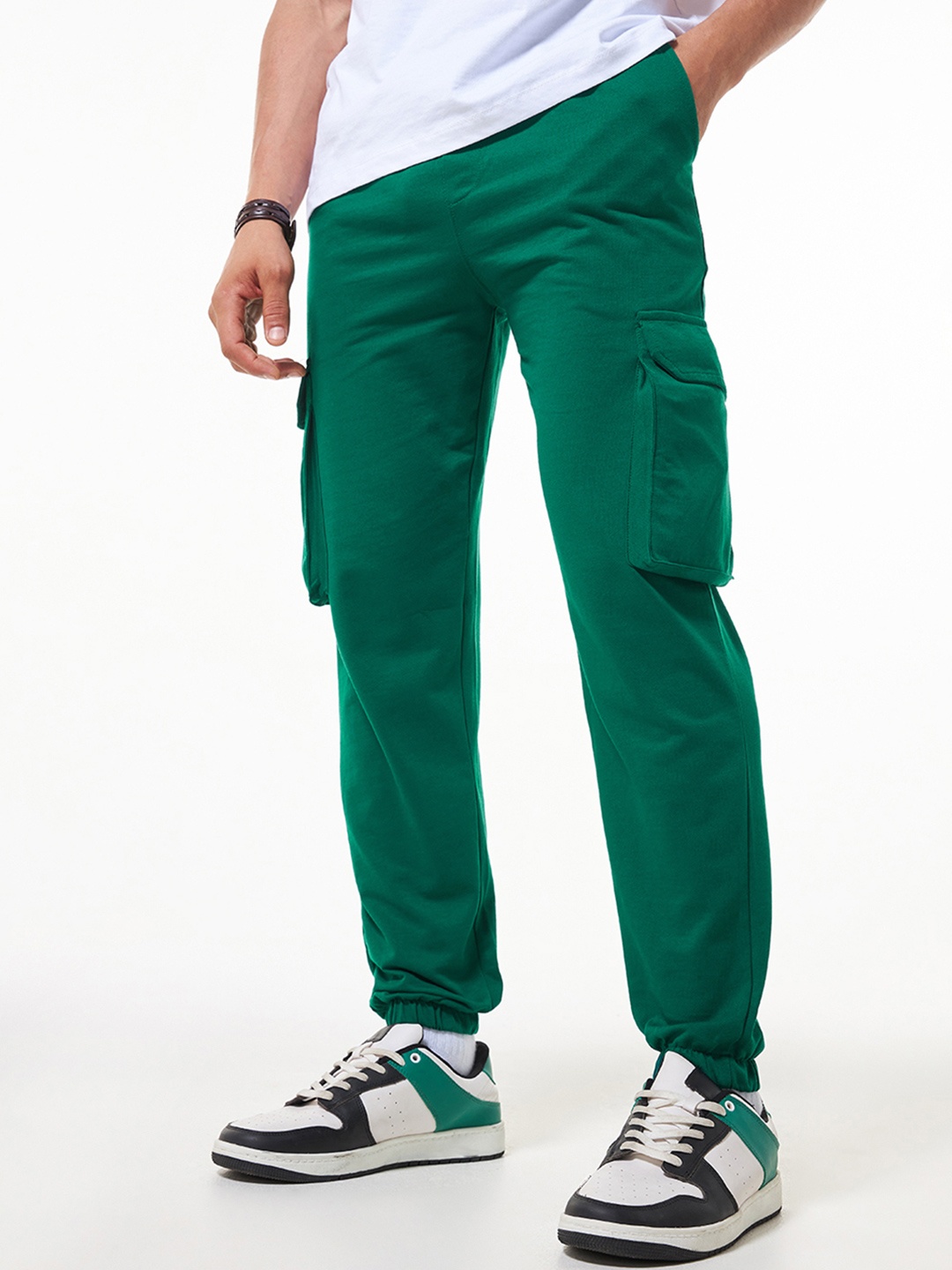 Bewakoof Air 1.0 Men Oversized Cargo Joggers, Green