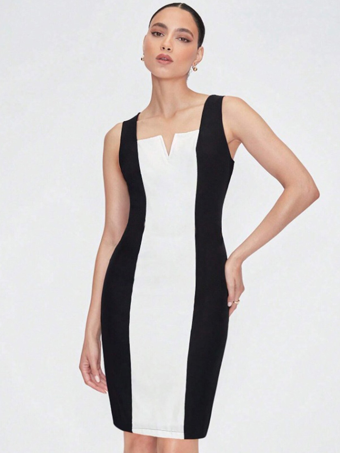 

Selvia Colourblocked Square Neck Sleeveless Sheath Dress, White