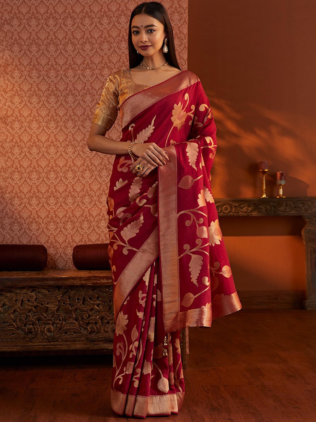 

Taneira Floral Woven Design Zari Saree, Red
