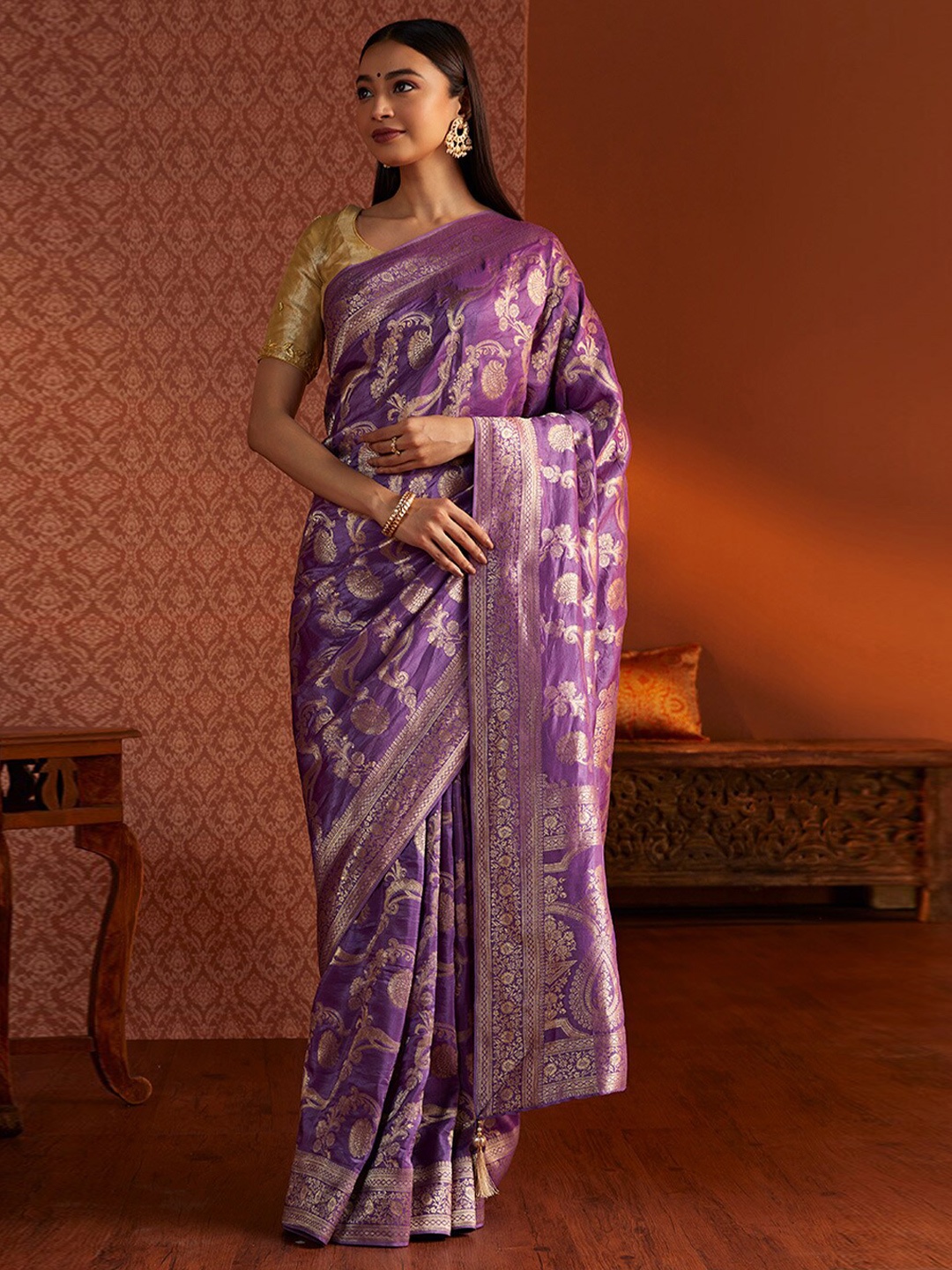 

Taneira Ethnic Motifs Woven Design Zari Saree, Purple