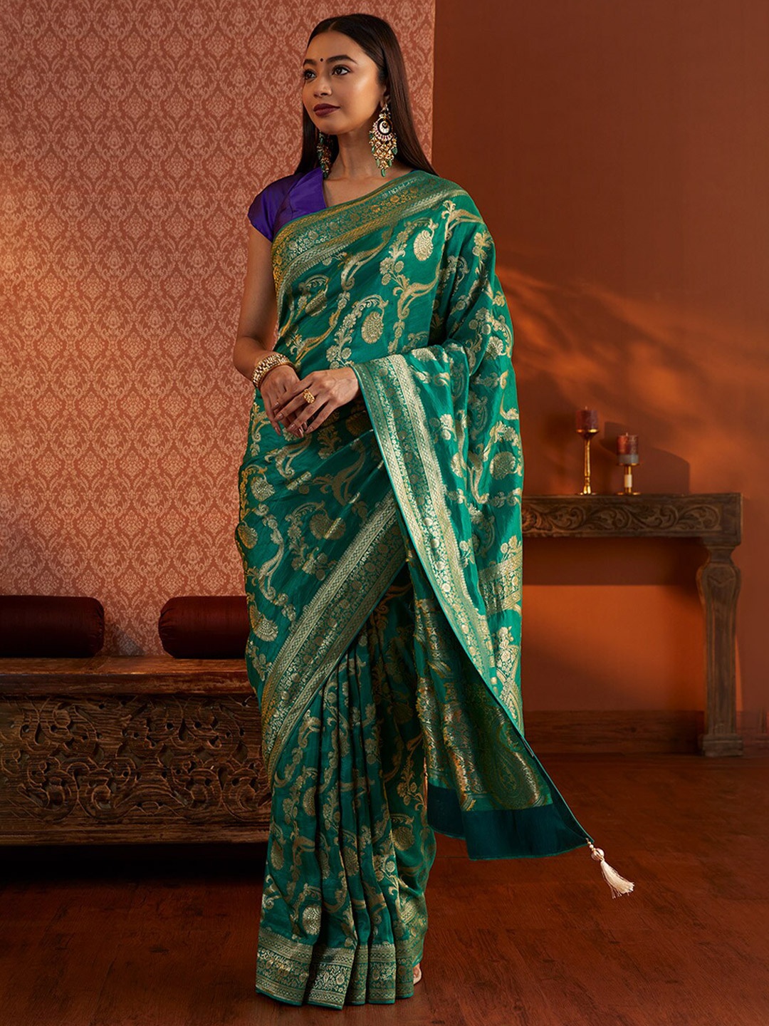 

Taneira Ethnic Motifs Woven Design Zari Saree, Green