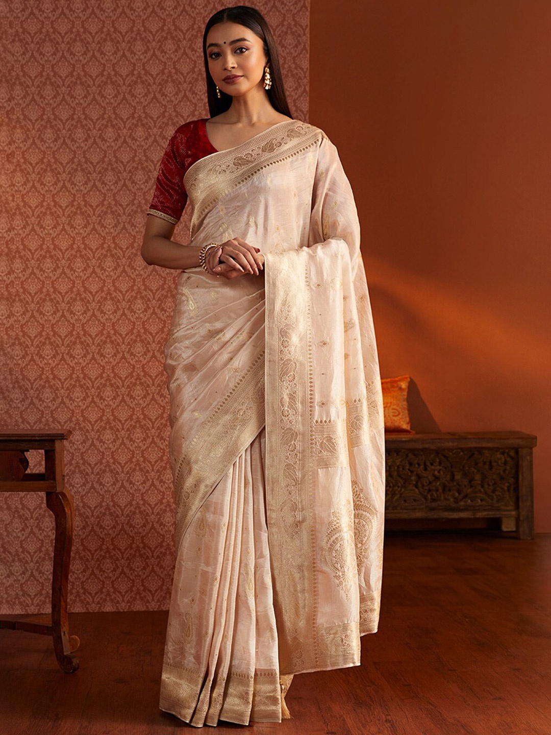 

Taneira Ethnic Motifs Woven Design Zari Saree, Off white