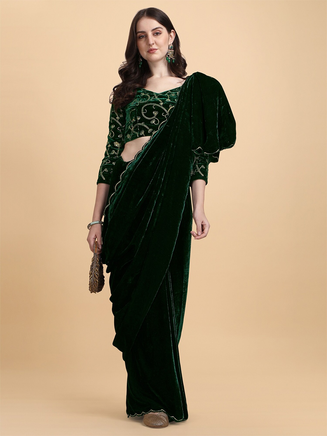 

N N ENTERPRISE Embroidered Velvet Saree, Green
