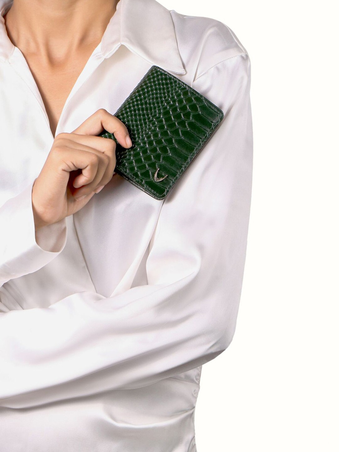 

Hidesign Women Abstract Textured Leather Two Fold Wallet, Green