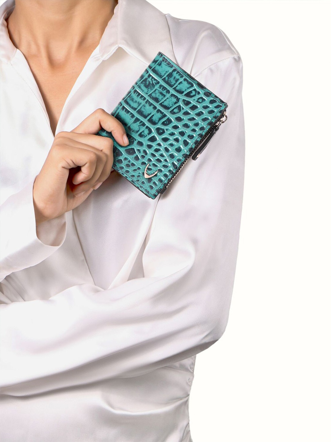 

Hidesign Women Abstract Textured Leather Two Fold Wallet, Blue