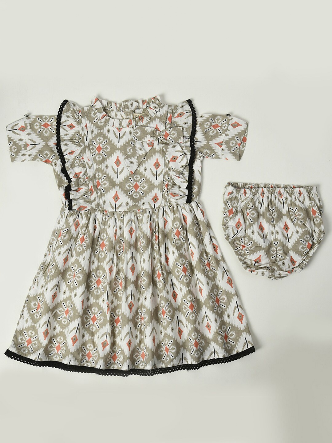 

Bella Moda Girls Ethnic Motifs Printed Gathered Detailed Pure Cotton Fit & Flare Dress, Grey