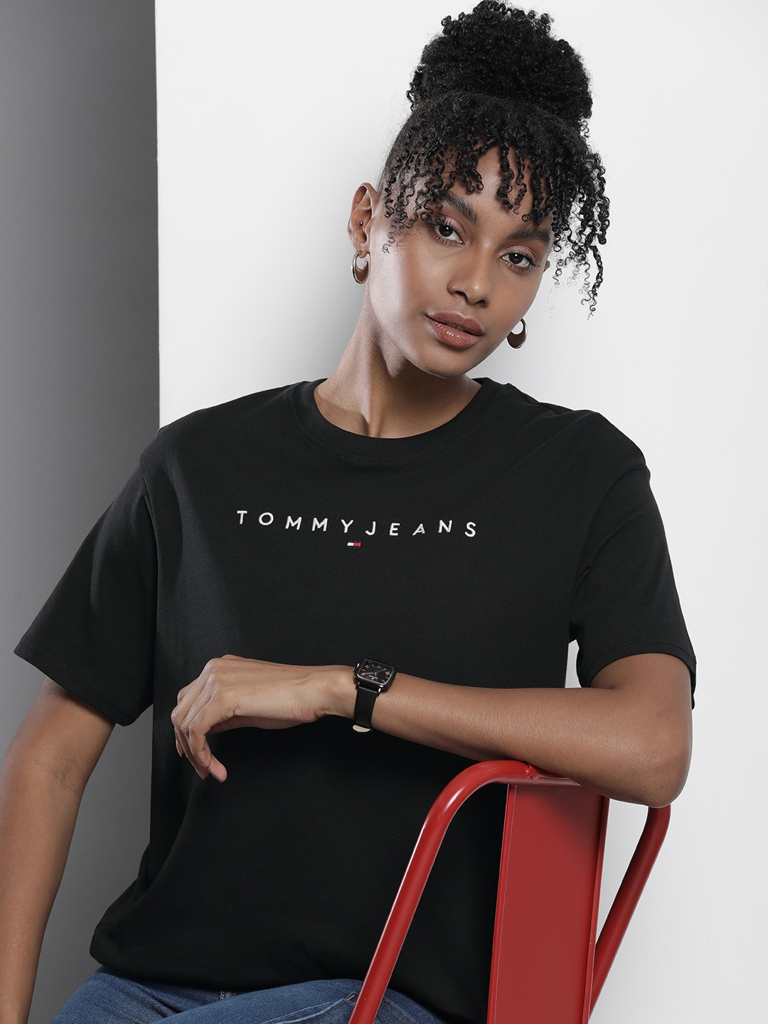 

Tommy Hilfiger Brand Logo Drop-Shoulder Relaxed Fit Pure Cotton T-shirt, Black