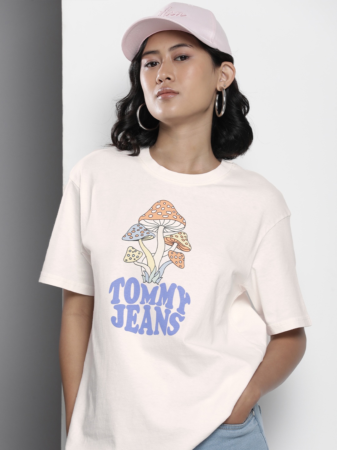 

Tommy Hilfiger Graphic Printed Drop-Shoulder Sleeves Pure Cotton T-shirt, Off white