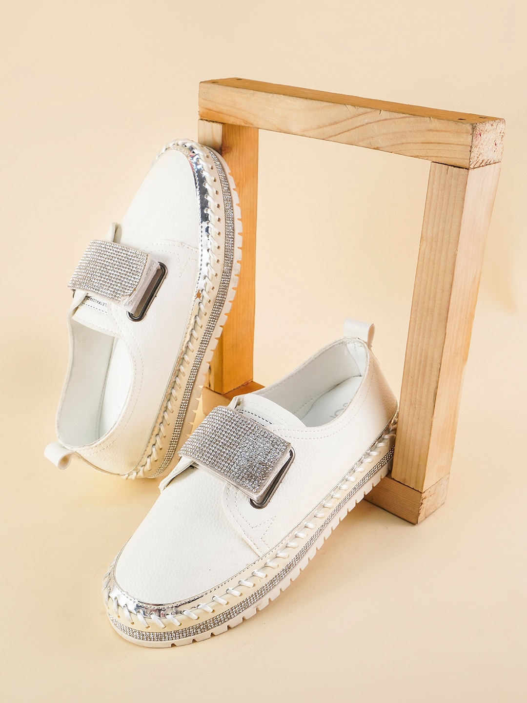 

THE WHITE POLE Women Embellished Lightweight Slip-On Sneakers