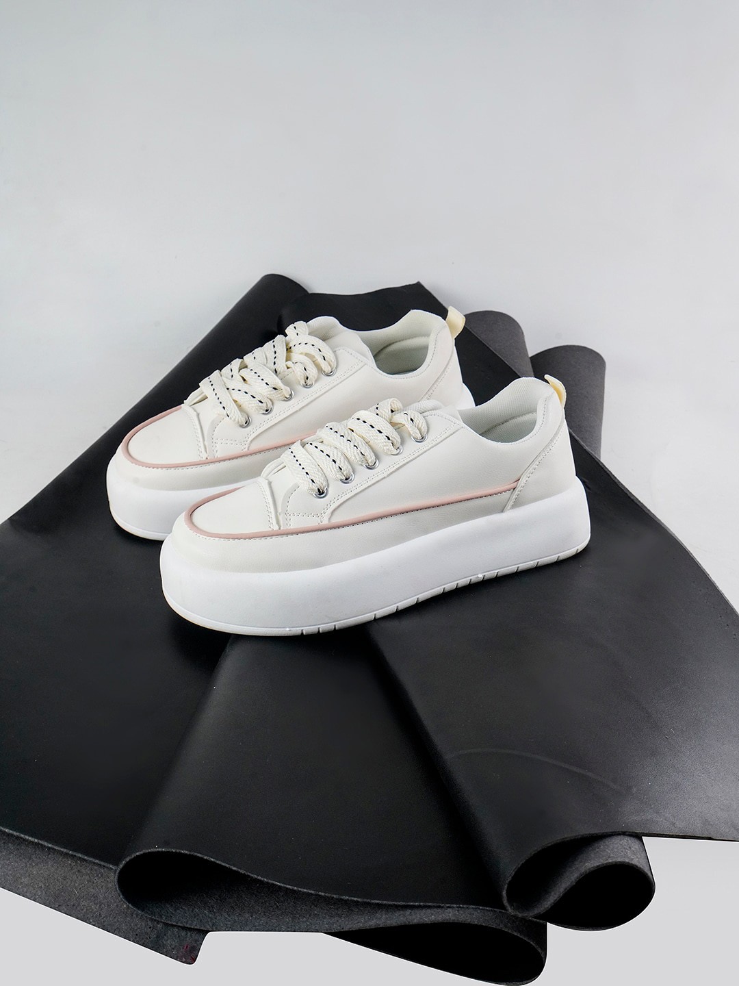 

THE WHITE POLE Women Comfort Insole Lightweight Flatform Sneakers