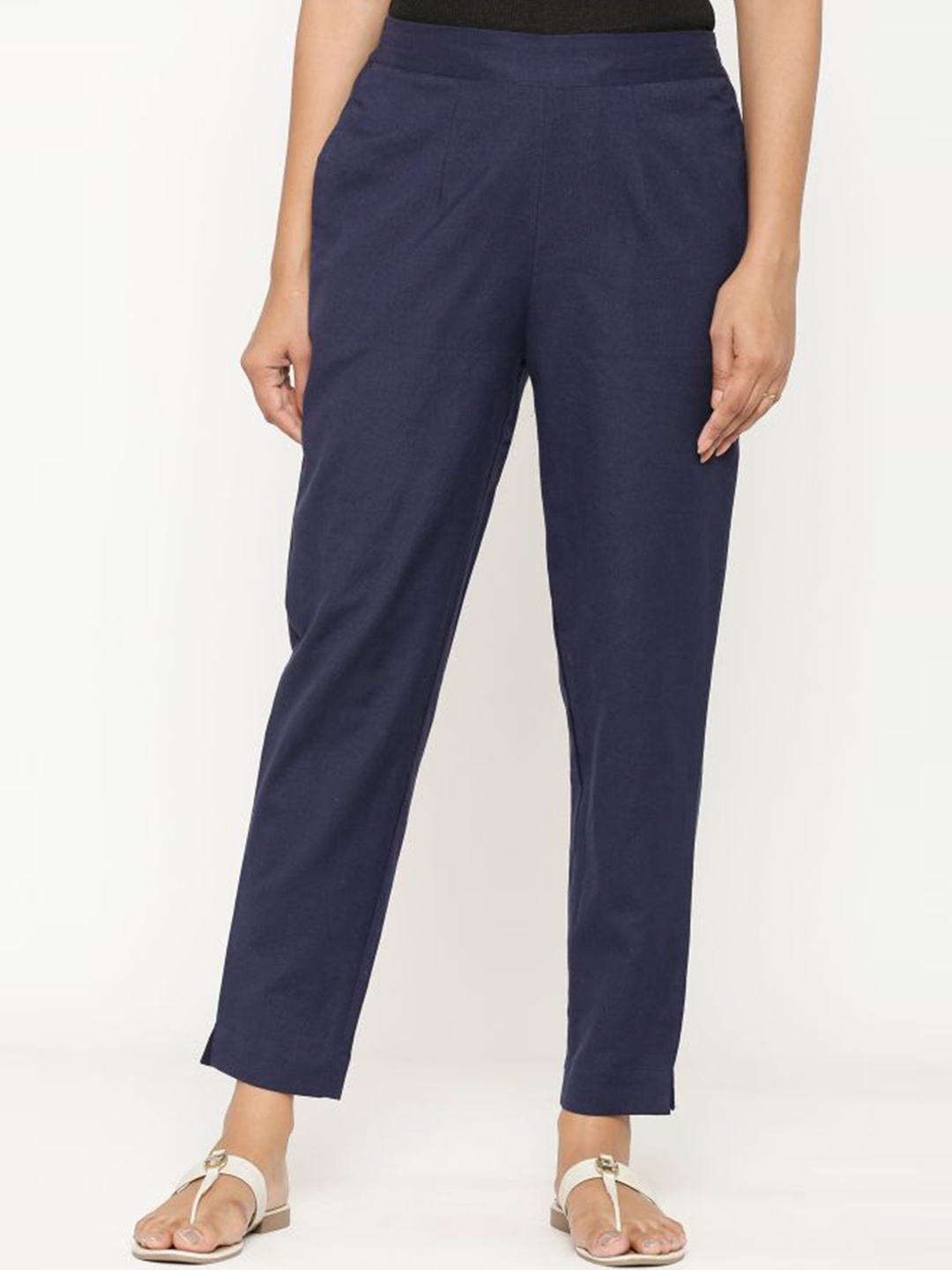 

MAIYEE Women Mid-Rise Cotton Regular Fit Regular Trousers, Navy blue