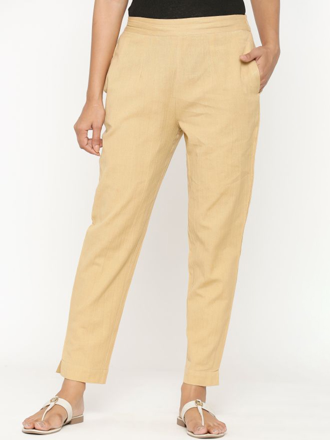 

MAIYEE Women Mid-Rise Cotton Regular Fit Regular Trousers, Beige