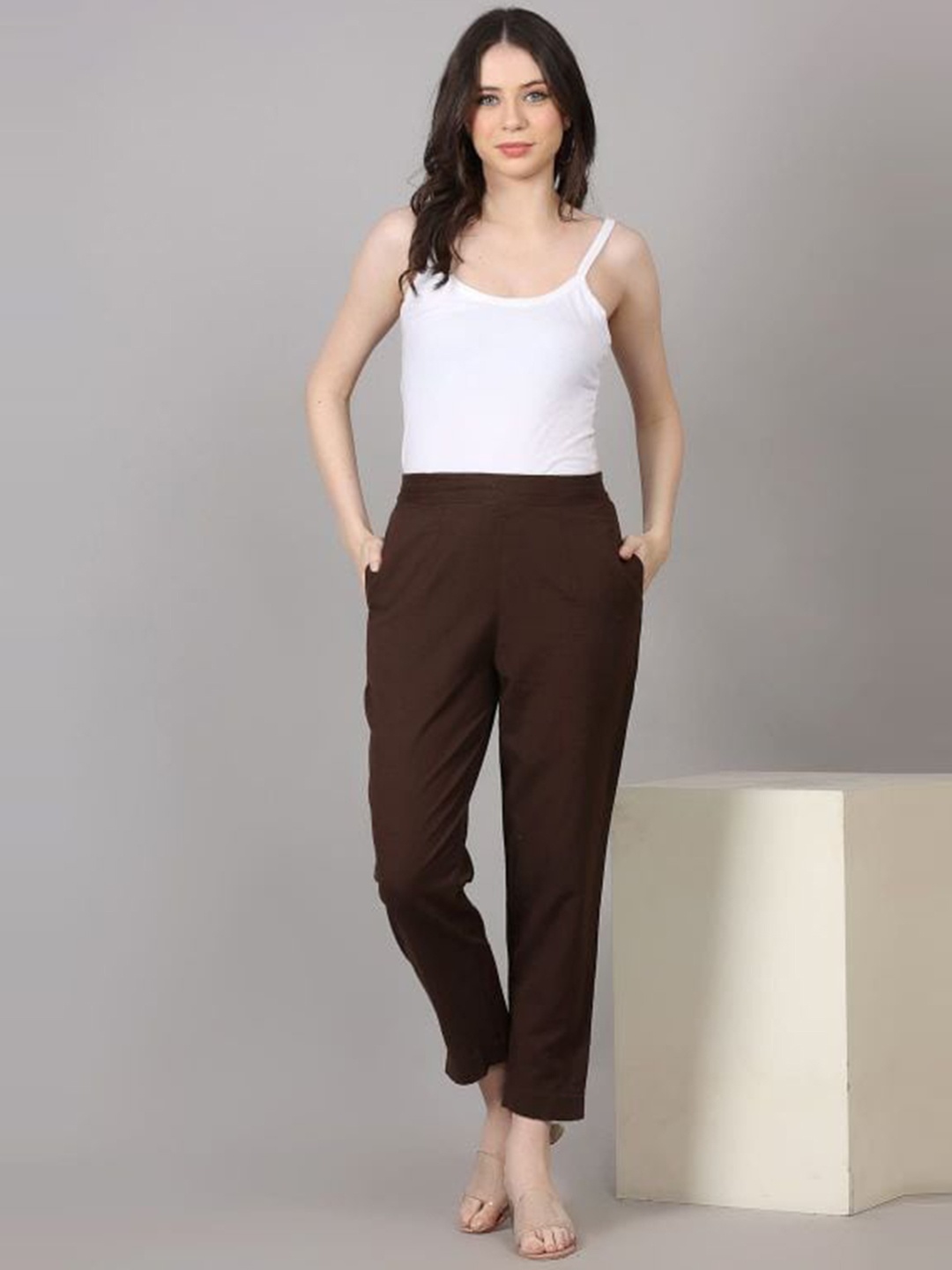 

MAIYEE Women High-Rise Cotton Trouser, Coffee brown