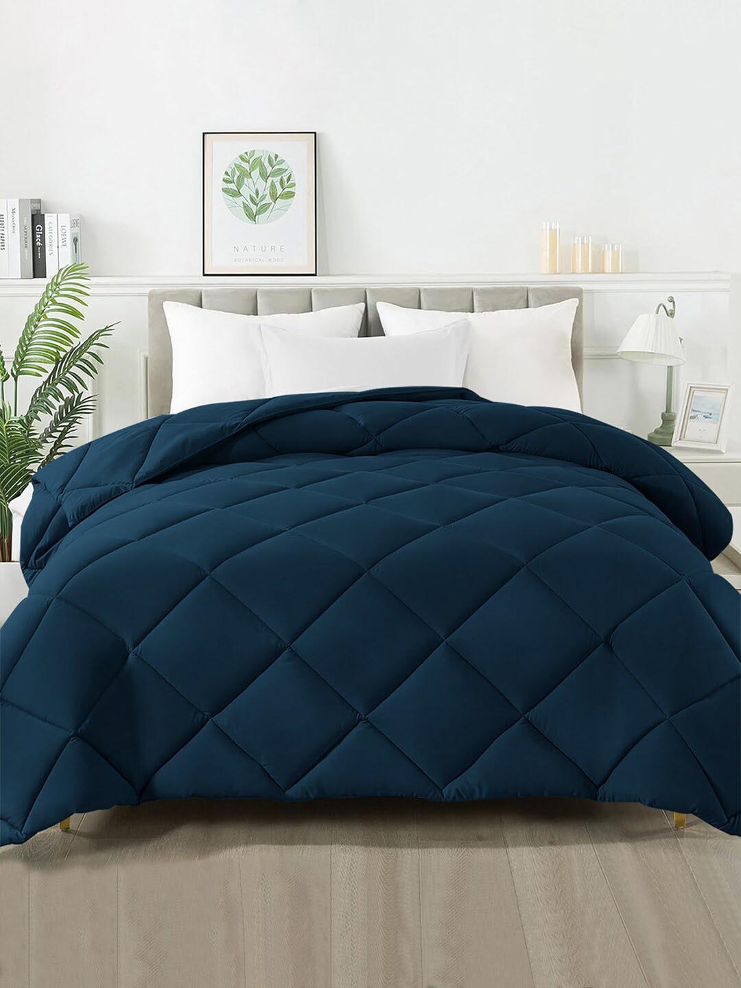 

Cloth Fusion Geometric Heavy Winter 300 GSM Reversible Double Bed Comforter, Navy blue