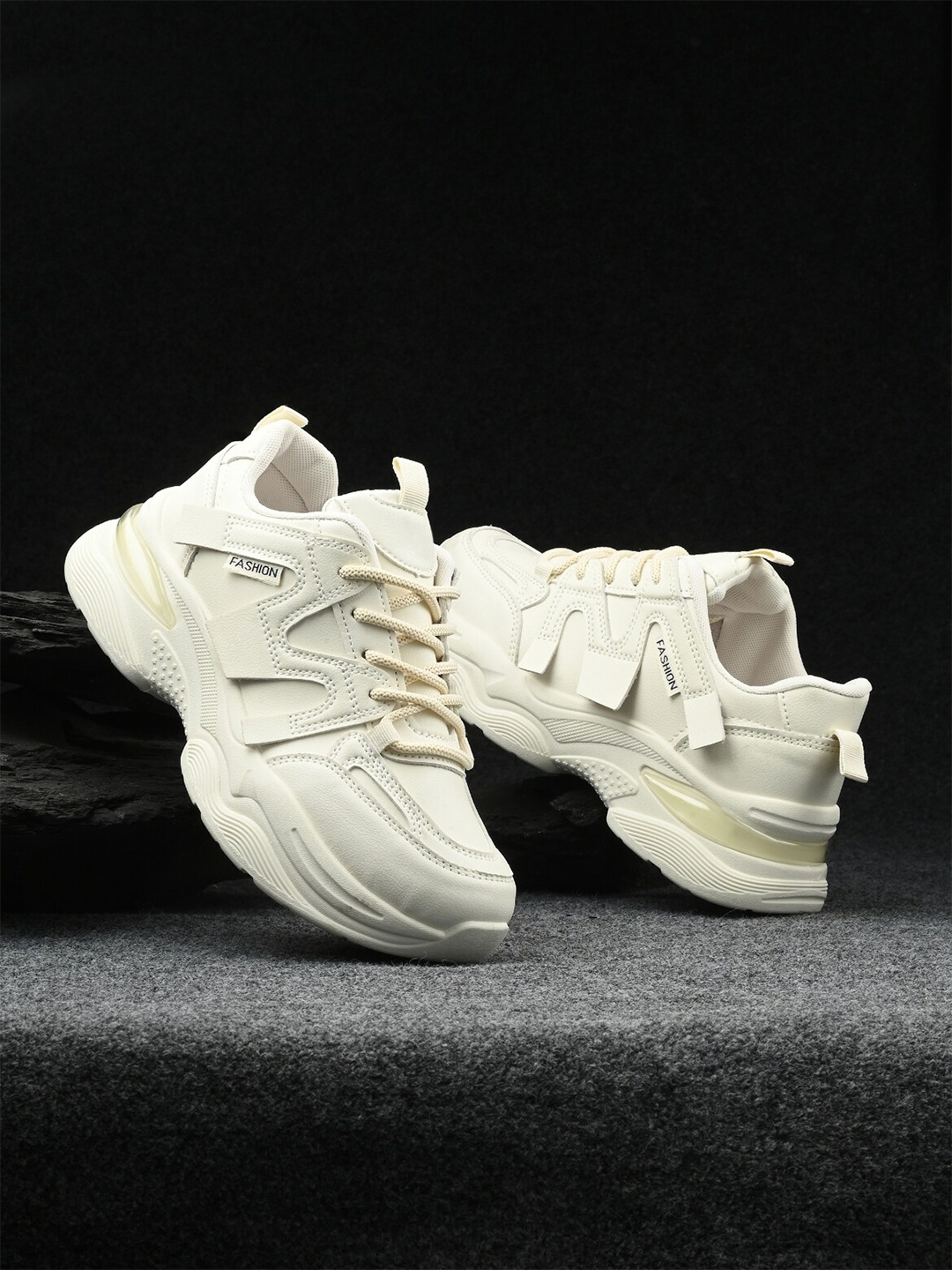 

The Roadster Lifestyle Co. Women White Lightweight Running Shoes