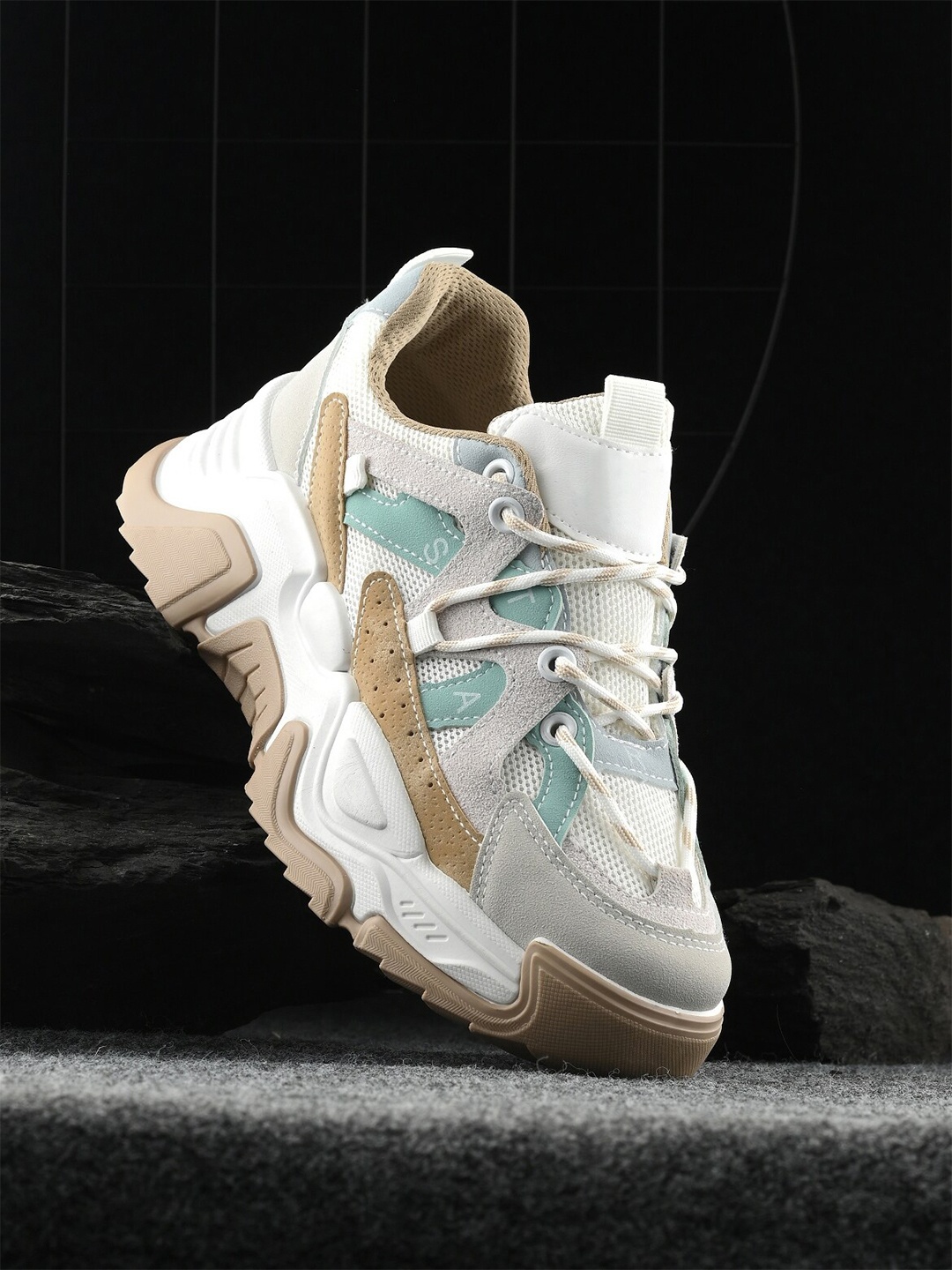 

The Roadster Lifestyle Co. Women Grey & Beige Lightweight Running Shoes