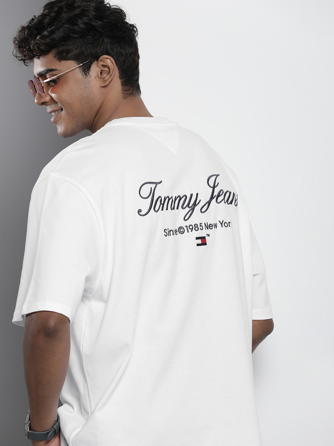 

Tommy Hilfiger Men Brand Logo Printed Pure Cotton Oversized T-shirt, White