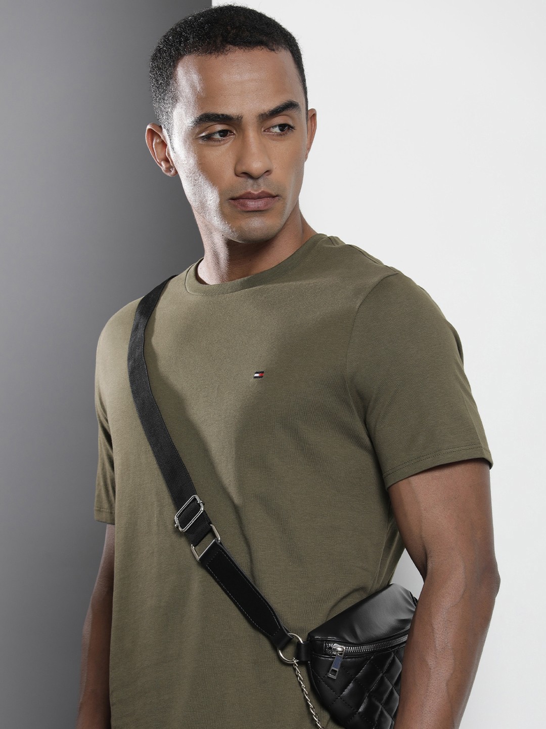 

Tommy Hilfiger Men Solid T-shirt, Olive