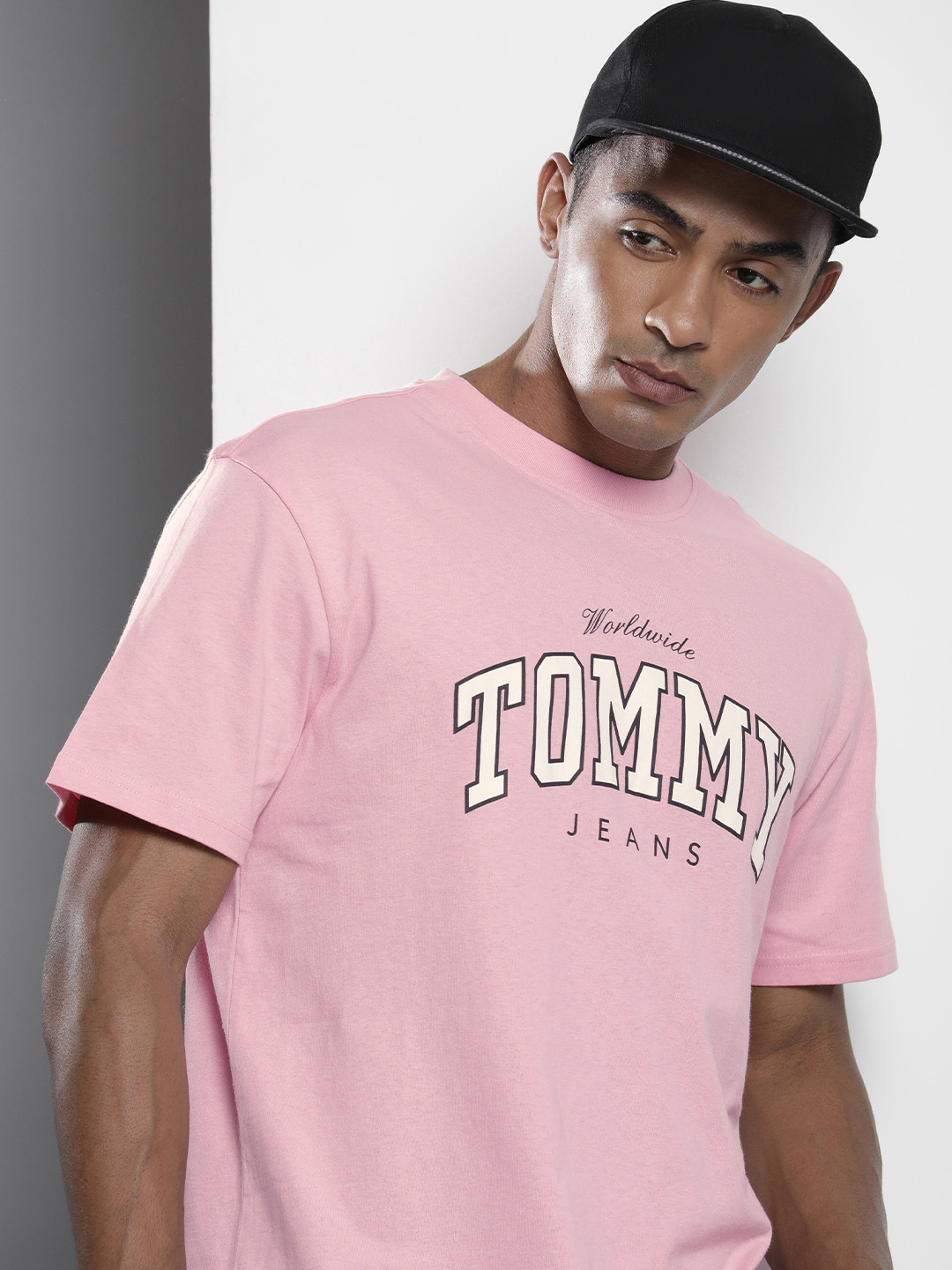 

Tommy Hilfiger Men Brand Logo Printed T-shirt, Pink