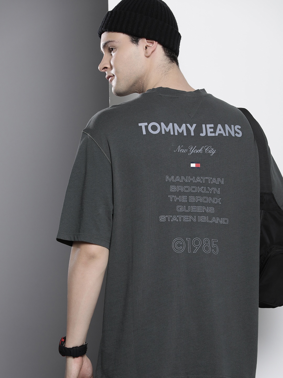 

Tommy Hilfiger Brand Logo Printed Drop-Shoulder Sleeves Pure Cotton Oversized T-shirt, Grey
