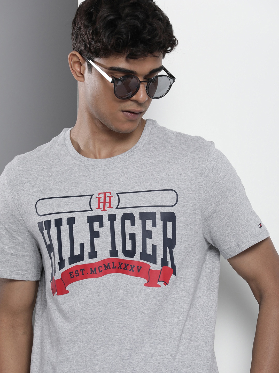 

Tommy Hilfiger Men Brand Logo Printed Pure Cotton T-shirt, Grey