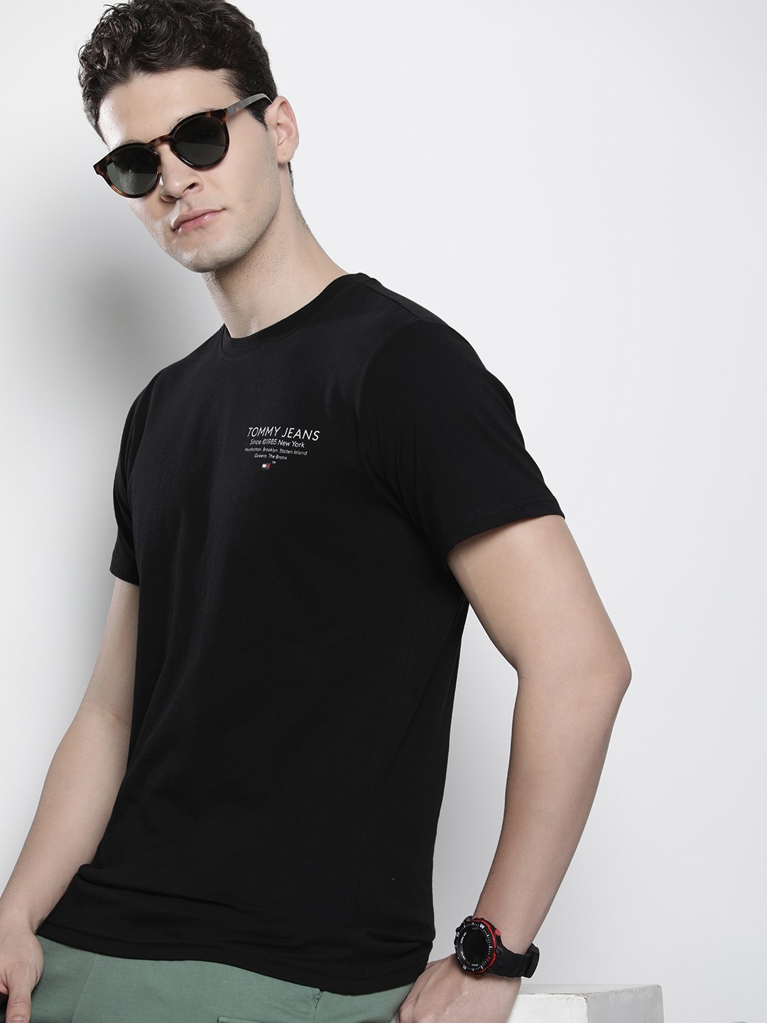 

Tommy Hilfiger Men Brand Logo Printed Pure Cotton Slim Fit T-shirt, Black