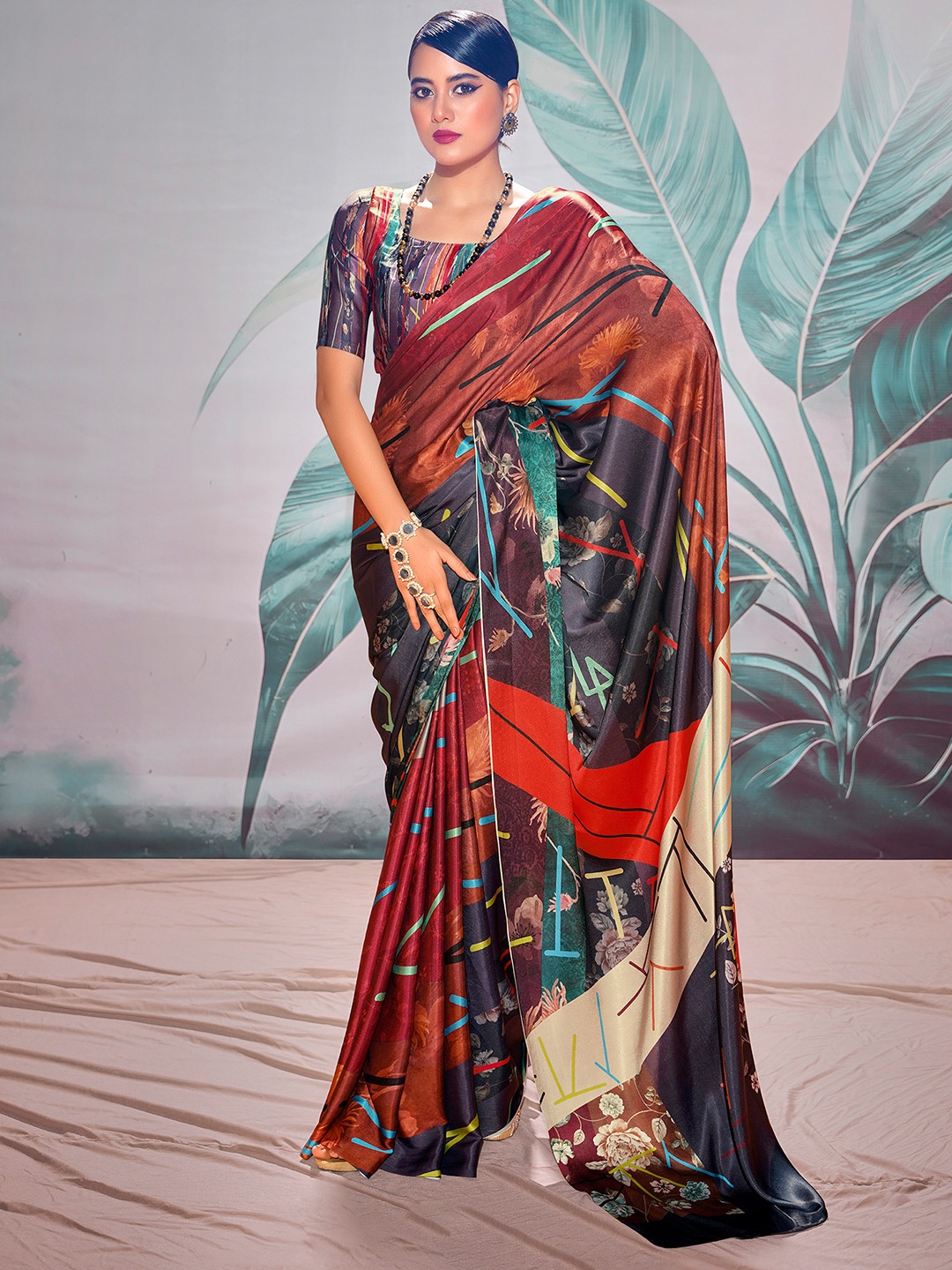 

elora Abstract Printed Satin Saree, Maroon