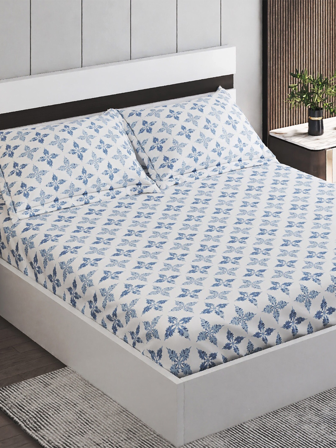 

Home Centre Blue & White 120 TC Single Bedsheet with 2 Pillow Covers