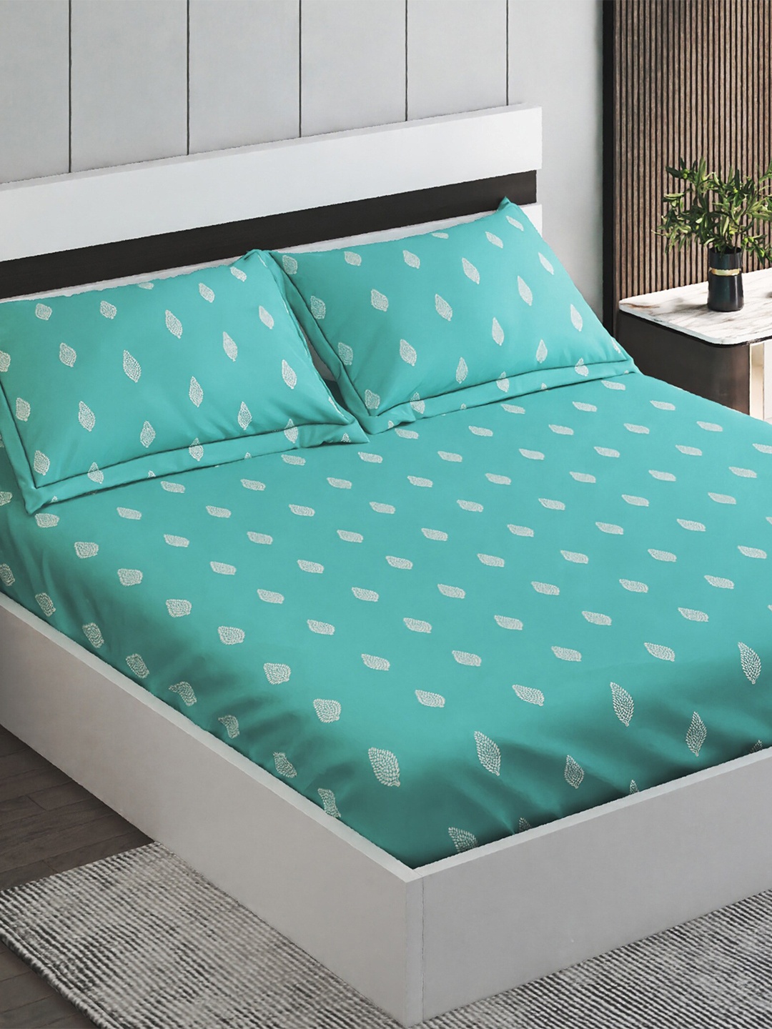 

Home Centre Teal & White Printed Cotton 120 TC King Bedsheet With 2 Pillow Covers