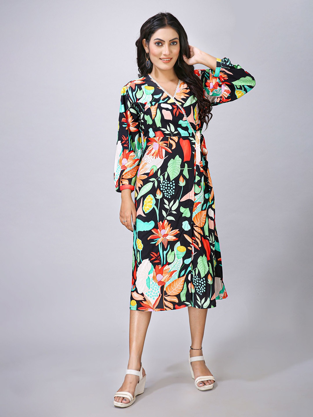 

MAIYEE Floral Printed V-Neck A-Line Dress, Black