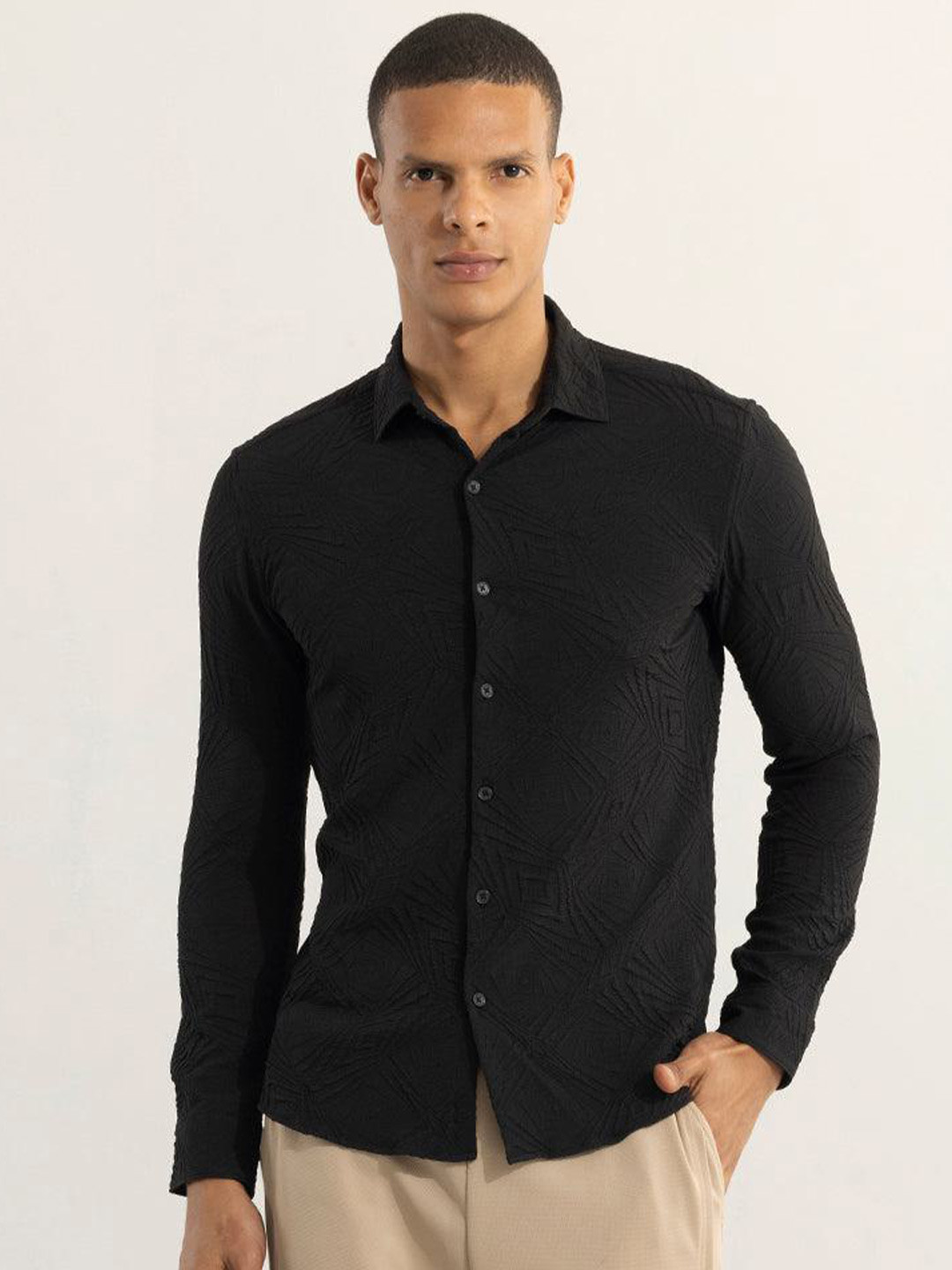 

Snitch Black Classic Slim Fit Geometric Self Design Casual Shirt