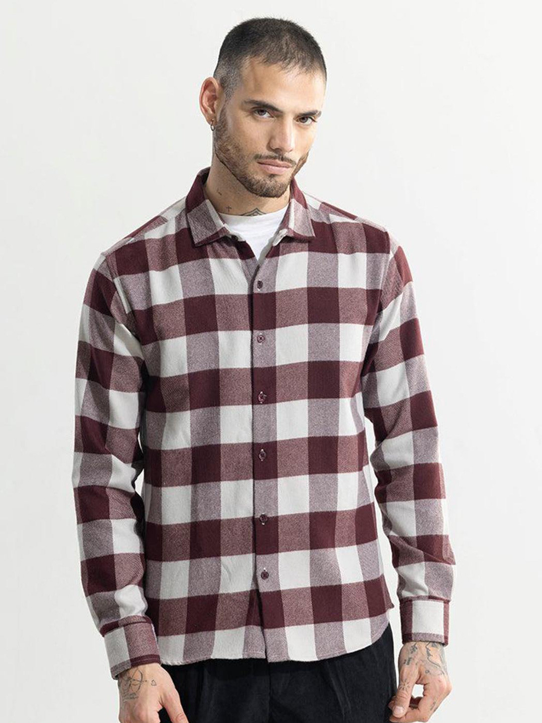 

Snitch Red Classic Slim Fit Checked Pure Cotton Casual Shirt