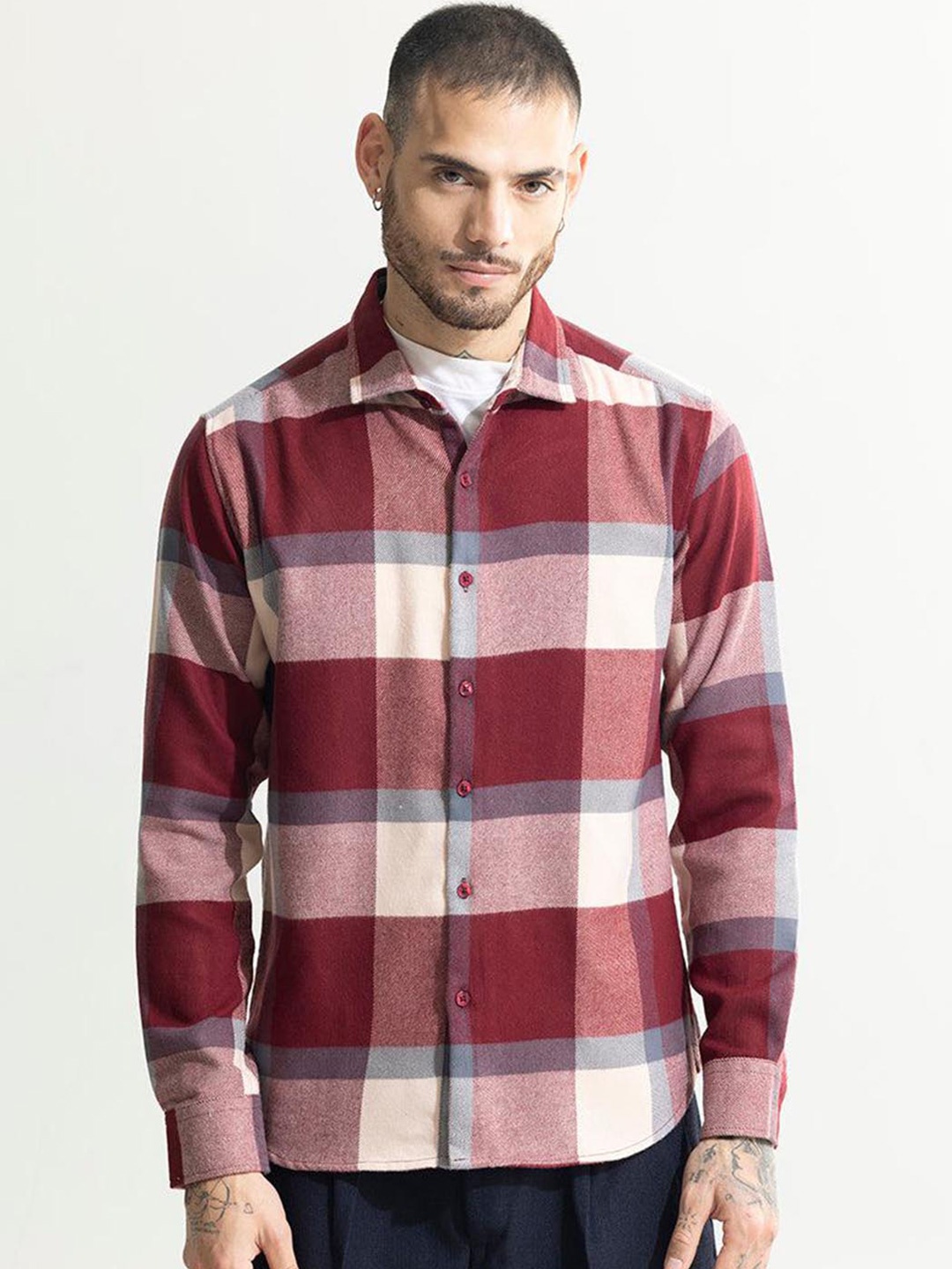 

Snitch Red Classic Slim Fit Checked Pure Cotton Casual Shirt