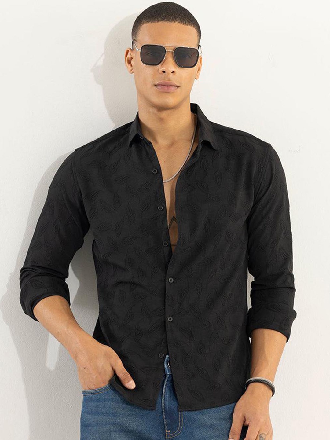 

Snitch Black Classic Slim Fit Floral Self Design Casual Shirt
