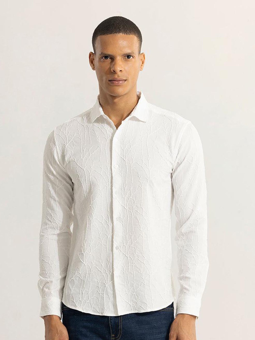 

Snitch White Classic Slim Fit Floral Self Design Casual Shirt