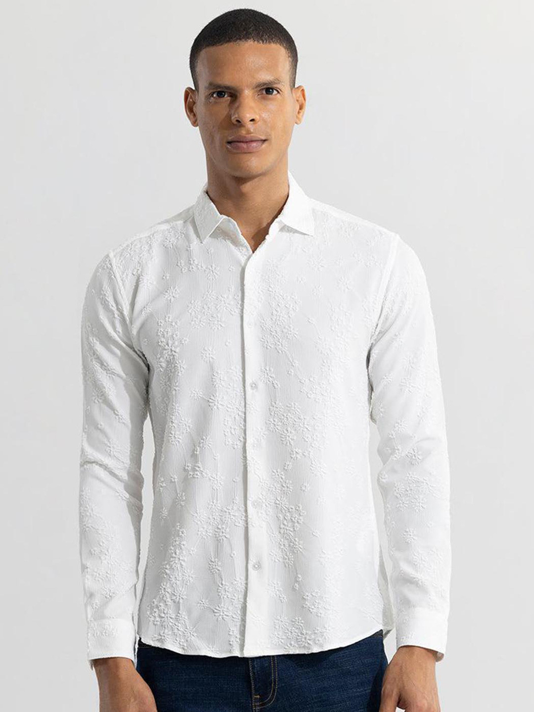 

Snitch White Classic Slim Fit Floral Self Design Casual Shirt